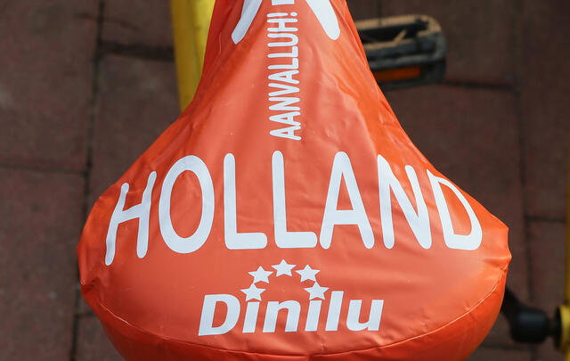Custom PVC bike seat covers — strong, waterproof print for guerrilla campaigns