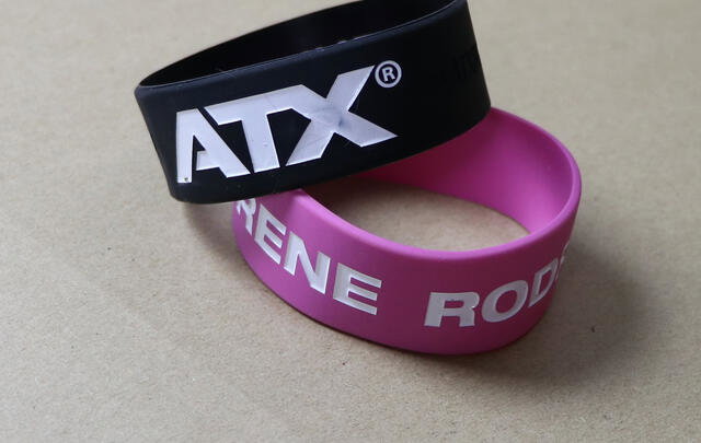 Extra breda silikonarmband (25mm  / 1") Helt sklräddarsydda image